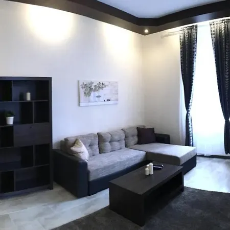 Standard By Hi5 - Ruin Bar Distr. * Budapest