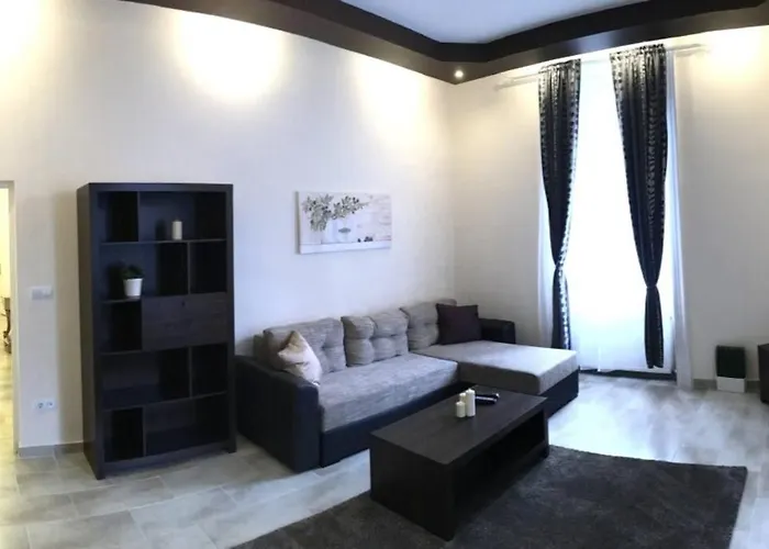 Standard By Hi5 - Ruin Bar Distr. * بودابست