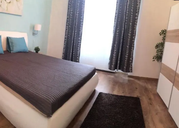 Standard By Hi5 - Ruin Bar Distr. * بودابست