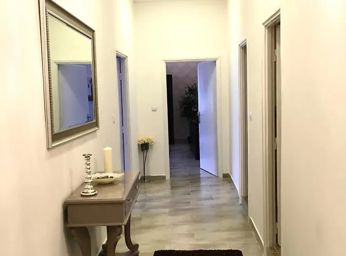 Standard By Hi5 - Ruin Bar Distr. * بودابست